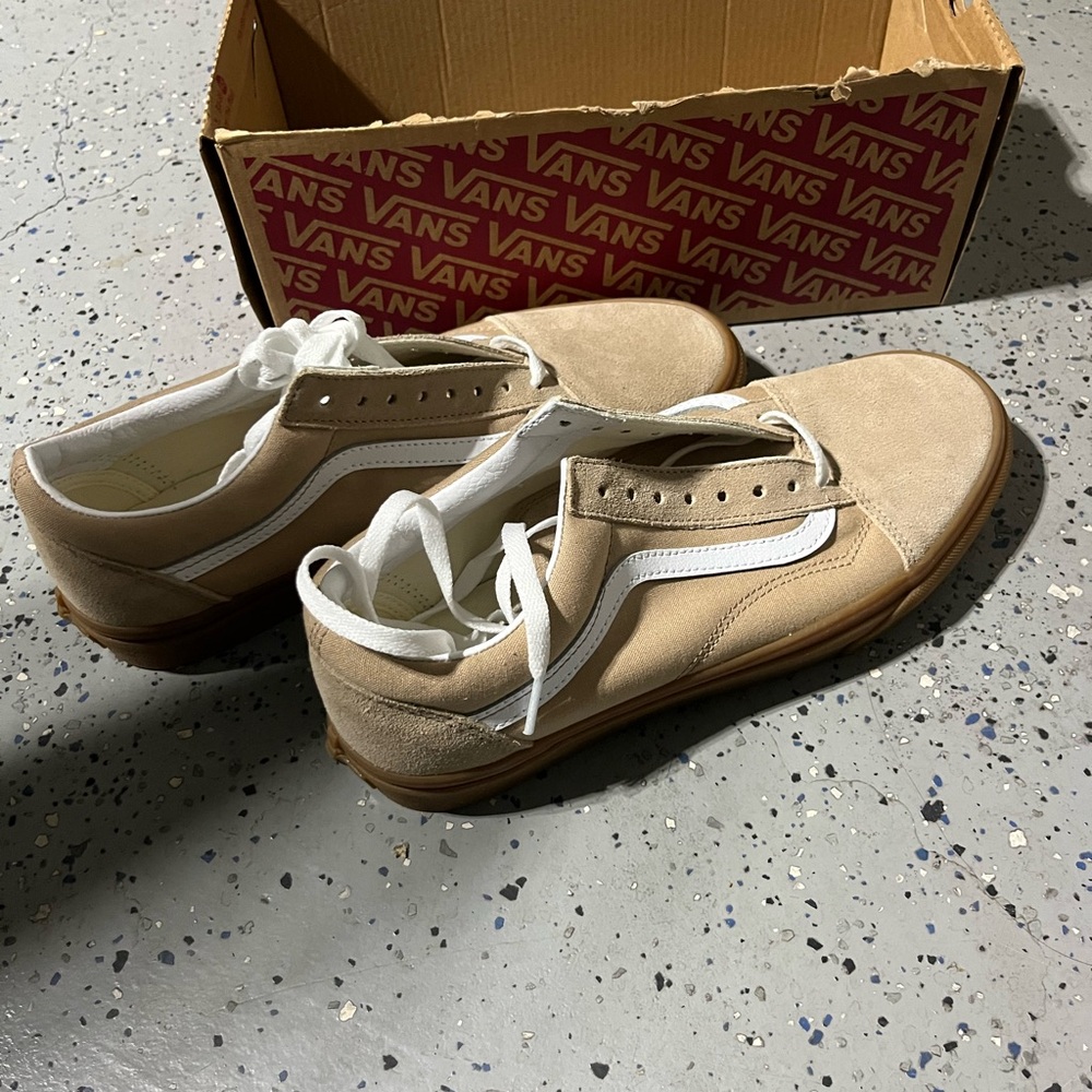 NEW Vans Old Skool, Men's size 9. Women's 10.5.